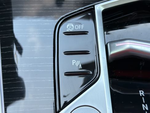 Certified 2025 BMW X7 xDrive40i w/ M Sport Package AWD/4WD image 10