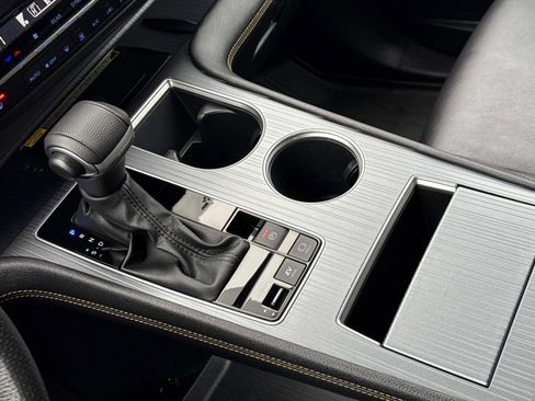 Used 2024 Toyota Sienna XLE Woodland Edition image 8