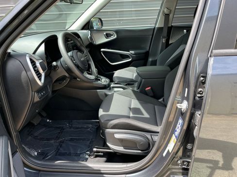 Used 2025 Kia Soul LX w/ LX Technology Package image 22