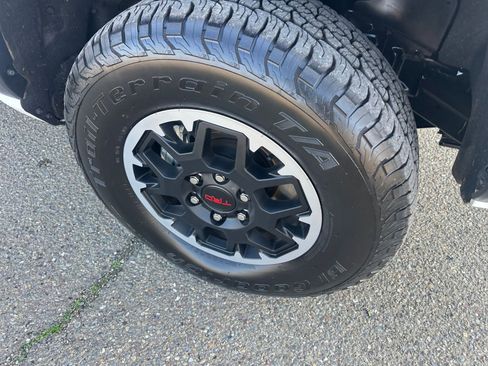 Used 2025 Toyota Tacoma TRD Off-Road image 30