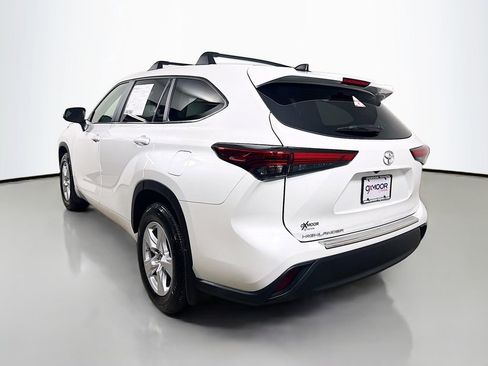 Certified 2023 Toyota Highlander L image 5