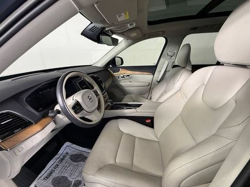 Used 2022 Volvo XC90 T6 Momentum w/ Advanced Package AWD/4WD image 5
