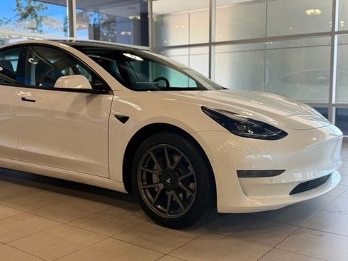 Used 2021 Tesla Model 3 Standard Range Plus RWD image 5