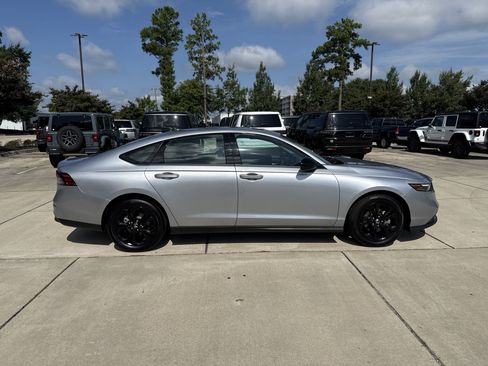 Used 2025 Honda Accord SE image 10