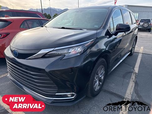 Used 2024 Toyota Sienna XLE FWD image 9