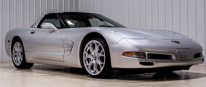 Used 2002 Chevrolet Corvette Coupe w/ Preferred Equipment Group1 RWD image 18