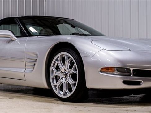 Used 2002 Chevrolet Corvette Coupe w/ Preferred Equipment Group1 RWD image 18