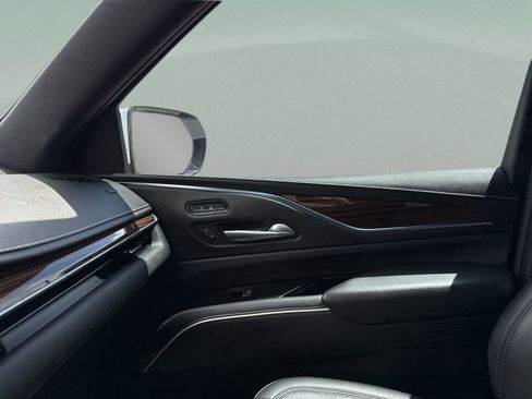 Used 2021 Cadillac Escalade Luxury RWD image 19