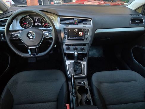 Used 2017 Volkswagen Golf S image 14