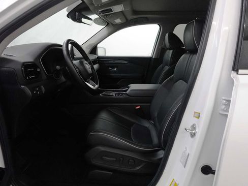 Used 2025 Honda Pilot Elite image 12