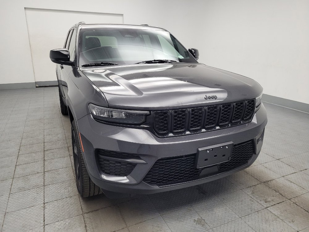 Used 2023 Jeep Grand Cherokee Altitude AWD/4WD image 14