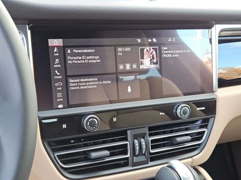 New 2026 Porsche Macan image 17