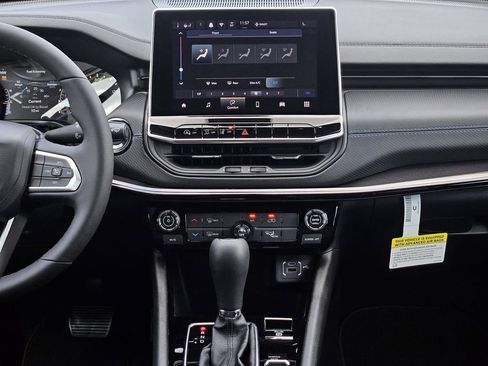 New 2026 Jeep Compass Latitude image 30