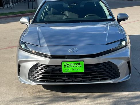 Used 2025 Toyota Camry LE FWD image 8