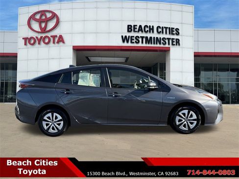 Used 2016 Toyota Prius Three image 12