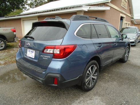 Used 2018 Subaru Outback 3.6R Limited image 2
