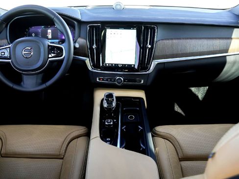 Used 2023 Volvo V90 B6 Cross Country Ultimate image 25