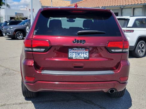 Used 2018 Jeep Grand Cherokee Altitude RWD image 7