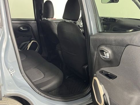 Used 2017 Jeep Renegade Latitude w/ Cold Weather Group image 25