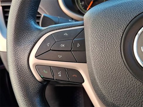 Used 2018 Jeep Cherokee Latitude image 20