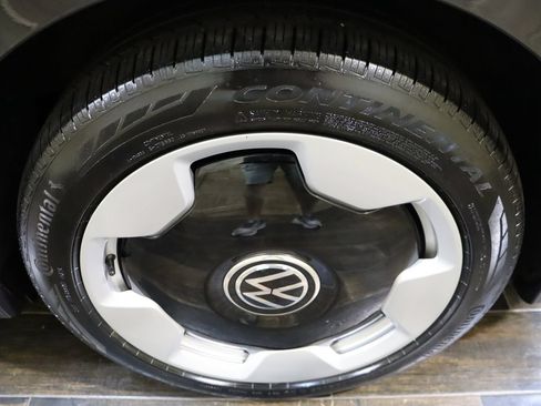 Used 2025 Volkswagen ID. Buzz Pro S RWD image 29