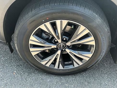 Certified 2023 Nissan Rogue SV FWD image 8