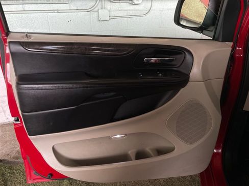 Used 2013 Dodge Grand Caravan SE image 28