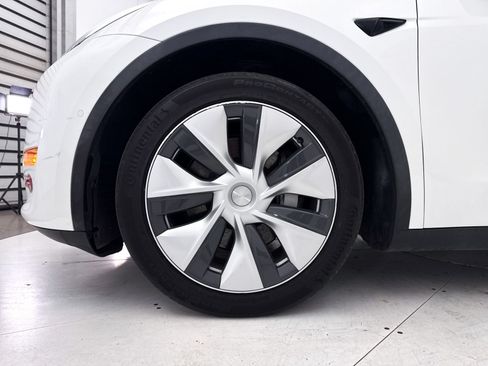Used 2022 Tesla Model Y Long Range AWD/4WD image 13