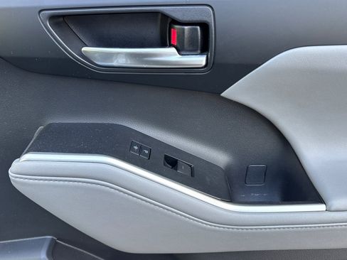 Used 2022 Toyota Highlander XLE image 23