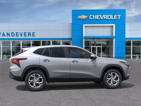 New 2026 Chevrolet Trax LS w/ LS Convenience Package FWD image 5