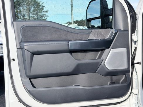 Used 2025 Ford F250 Platinum image 31