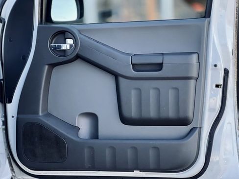 Used 2015 Nissan Xterra S image 23