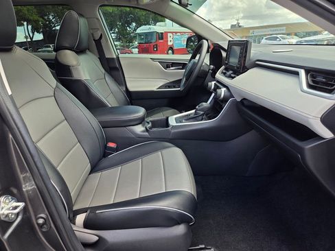 Used 2022 Toyota RAV4 XLE w/ Convenience Package FWD image 18