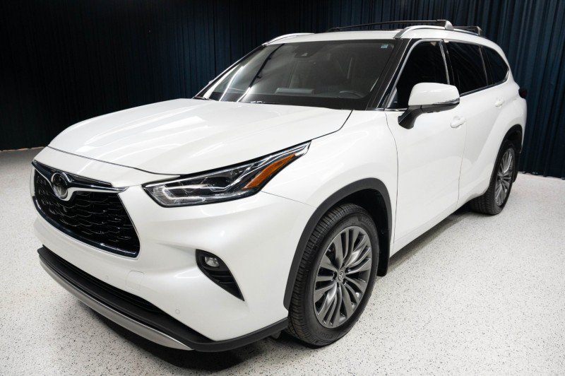 Used 2021 Toyota Highlander Platinum AWD/4WD image 1
