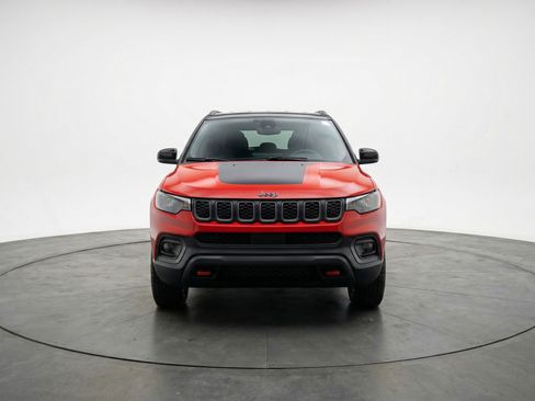 Used 2025 Jeep Compass Trailhawk image 2