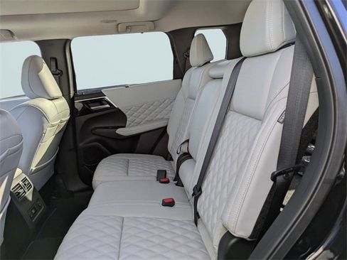 New 2025 Mitsubishi Outlander SEL image 15