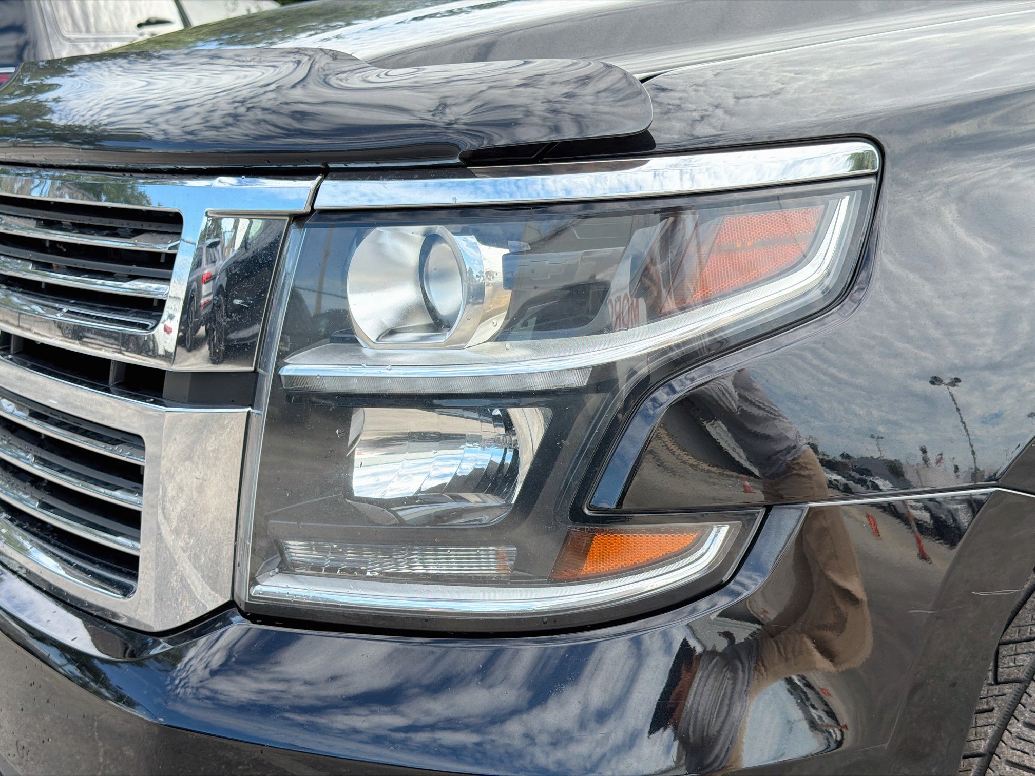 Used 2015 Chevrolet Suburban LTZ RWD image 9