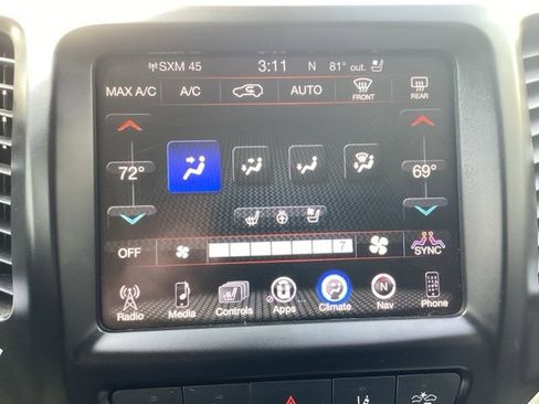 Used 2017 Jeep Cherokee Overland w/ Technology Group image 19