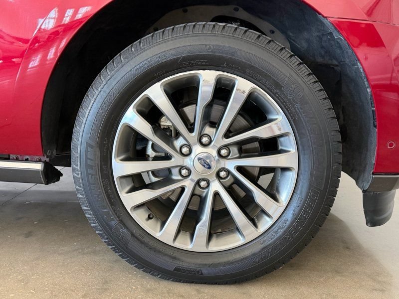 Used 2018 Ford Expedition Limited w/ Equipment Group 301A RWD image 10