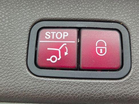 Used 2018 Mercedes-Benz GLS 450 4MATIC image 31