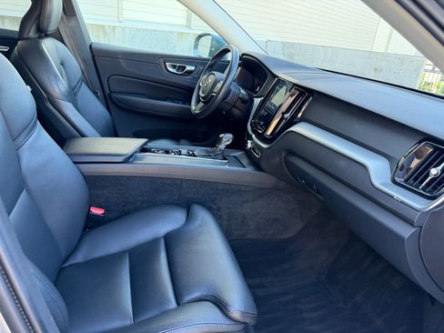 Used 2019 Volvo XC60 T5 Momentum w/ Premium Package AWD/4WD image 30