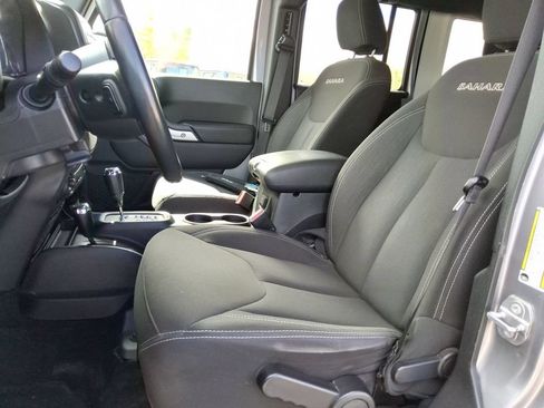 Used 2018 Jeep Wrangler Unlimited Sahara w/ Connectivity Group AWD/4WD image 12