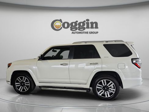 Used 2016 Toyota 4Runner Limited AWD/4WD image 2