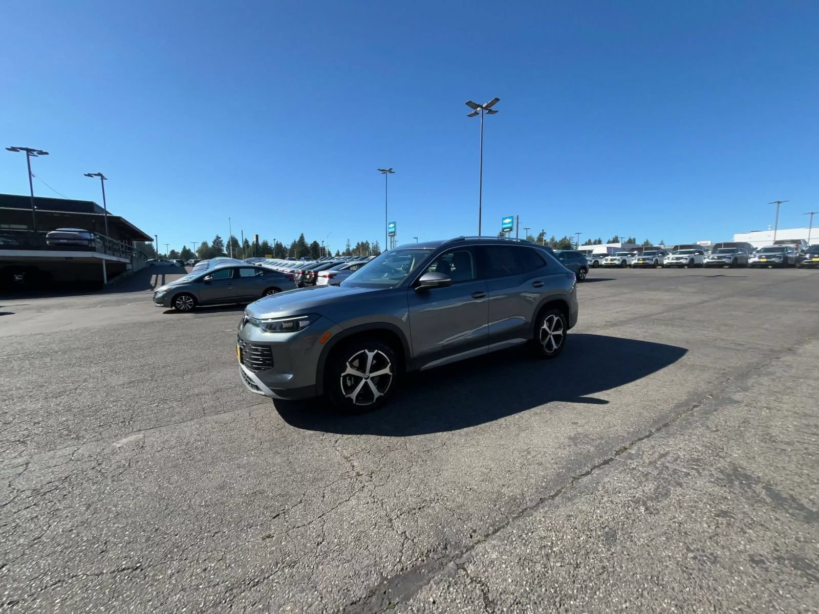 Used 2026 Volkswagen Tiguan SE AWD/4WD image 7