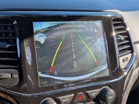 Certified 2021 Jeep Grand Cherokee Laredo X image 18