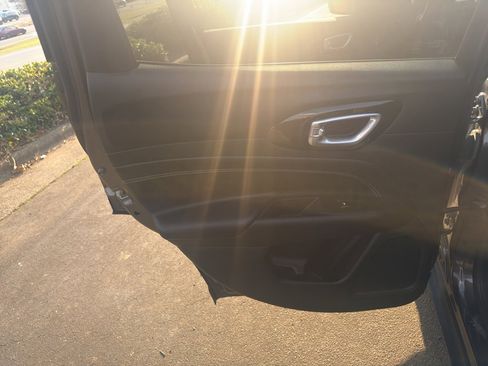 Used 2023 Jeep Compass Altitude image 30