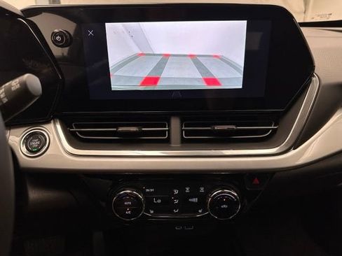 New 2026 Chevrolet Trax LT w/ LT Convenience Package FWD image 8