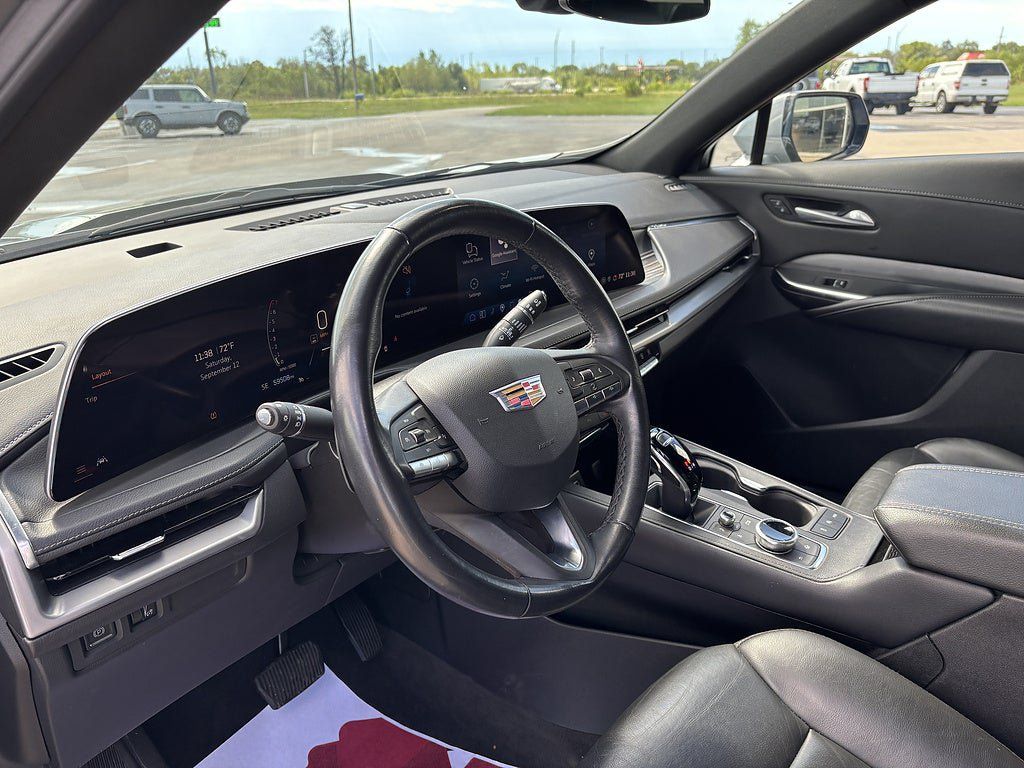 Used 2024 Cadillac XT4 Premium Luxury FWD image 9