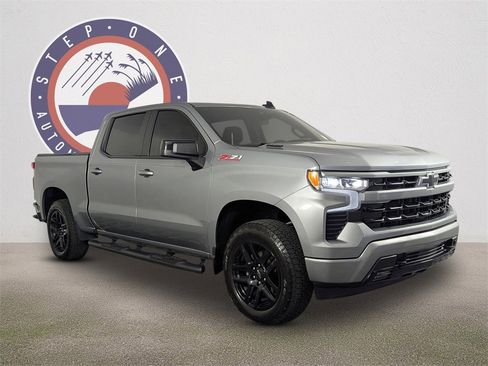 Used 2024 Chevrolet Silverado 1500 RST image 2