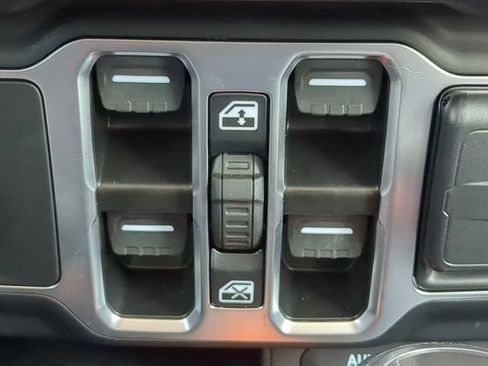 Used 2025 Jeep Wrangler Unlimited Sport AWD/4WD image 26